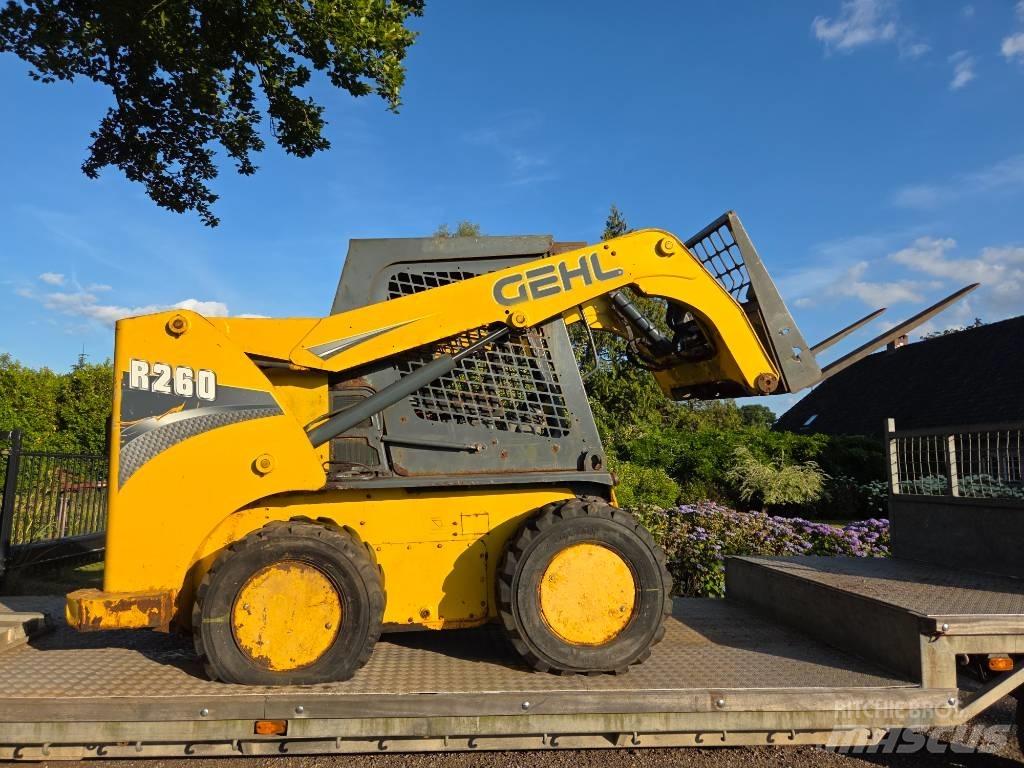 Gehl R 260 DEFECT!! Kompaktrakodók