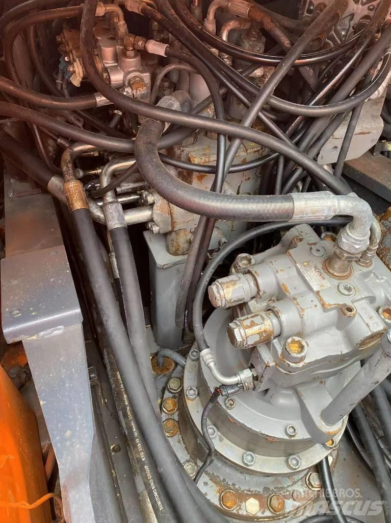 Hitachi ZX 210 Lánctalpas kotrók