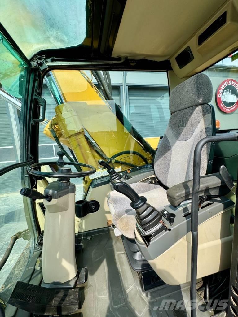 CAT M 318 C Gumikerekes kotrók