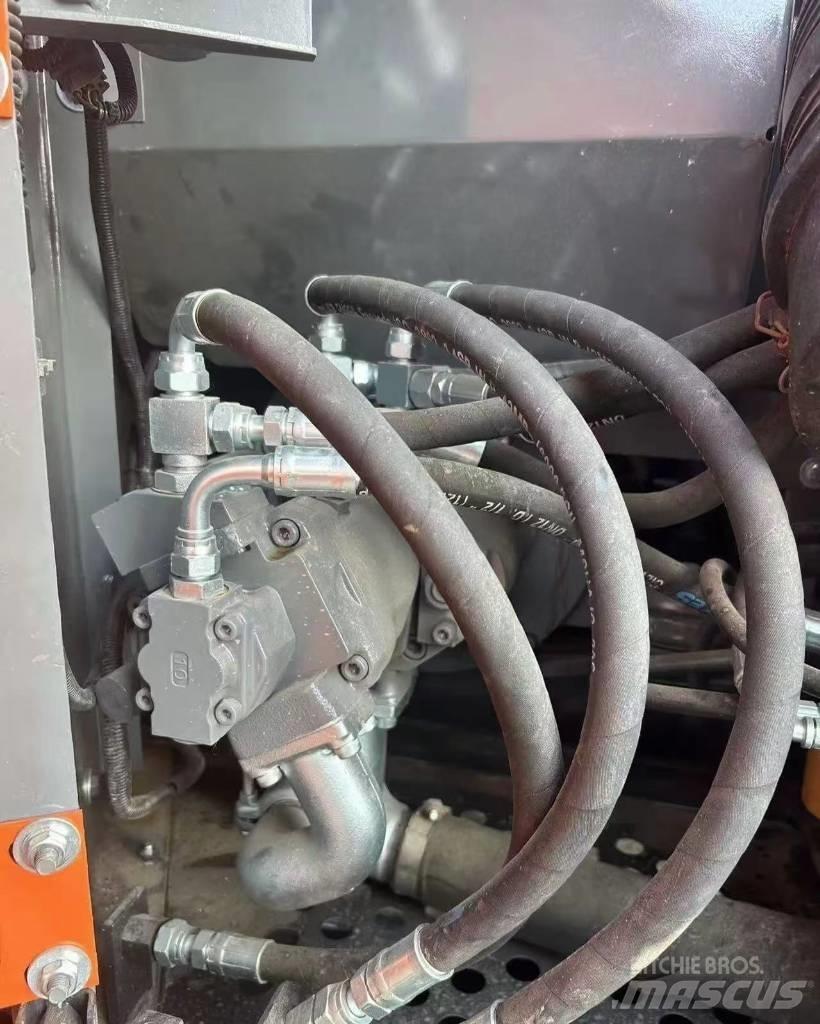 Hitachi 70 Lánctalpas kotrók