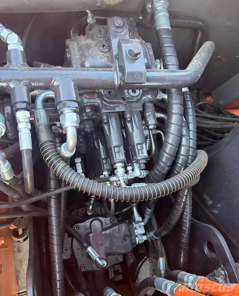 Hitachi 70 Lánctalpas kotrók