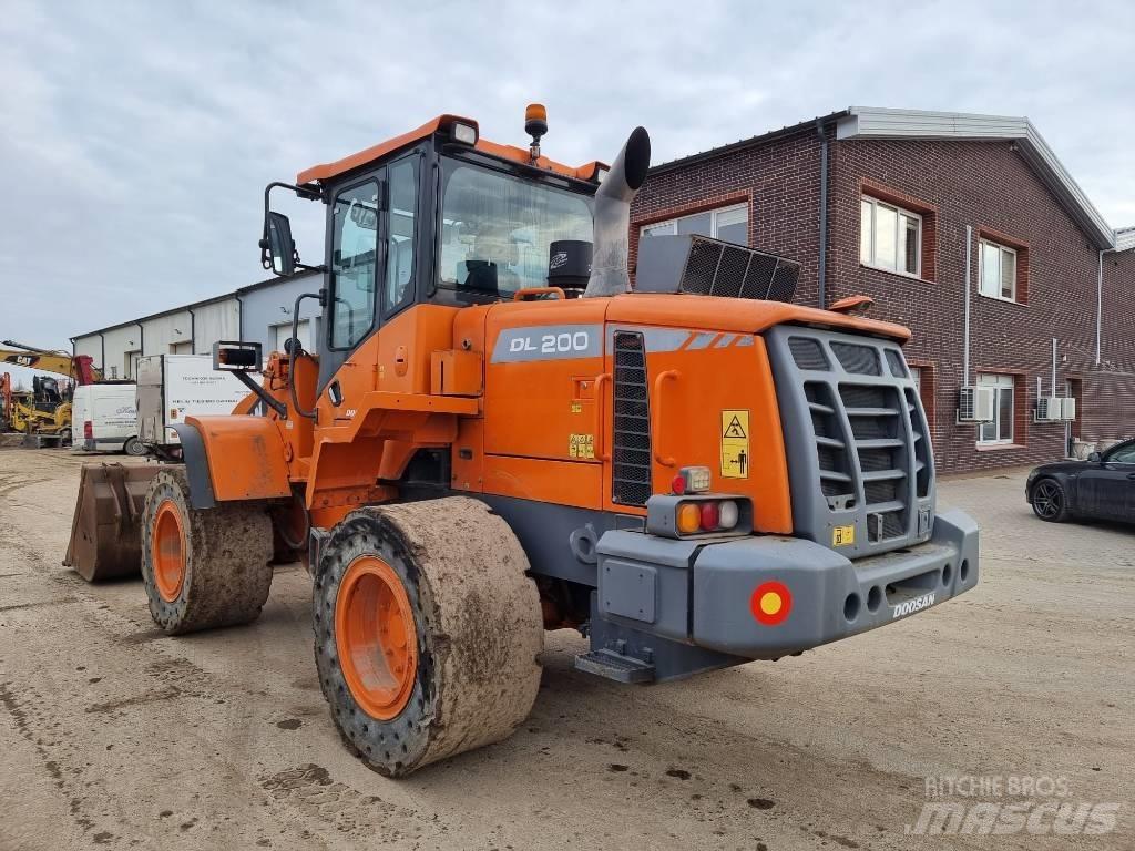 Doosan DL 200-3 Gumikerekes homlokrakodók