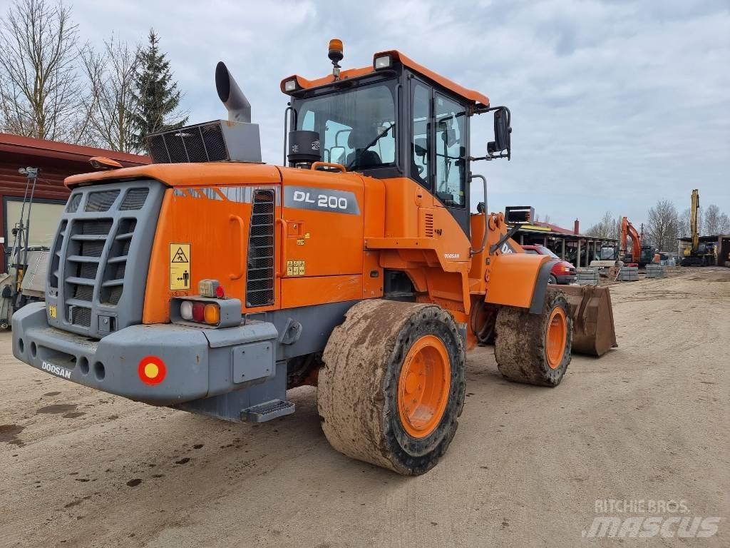 Doosan DL 200-3 Gumikerekes homlokrakodók