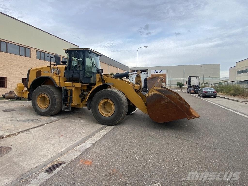 CAT 972 M Gumikerekes homlokrakodók