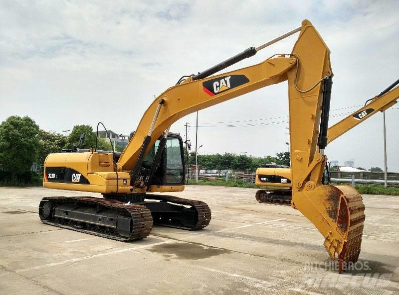 CAT 323 Lánctalpas kotrók