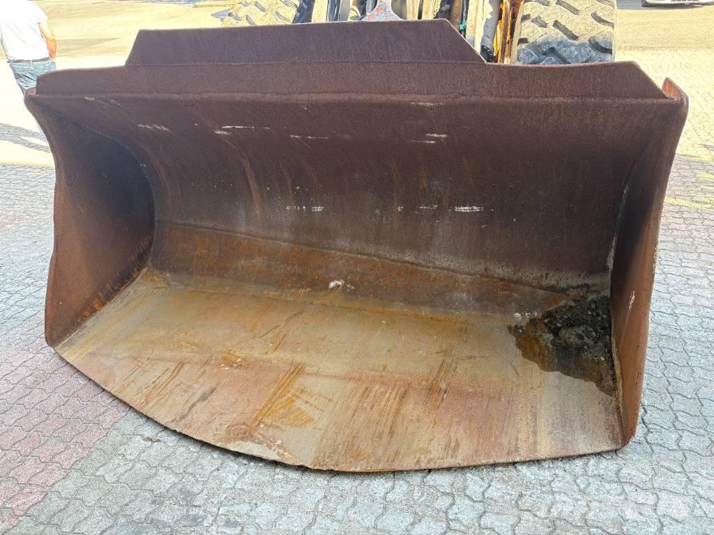 Volvo L110F Gumikerekes homlokrakodók