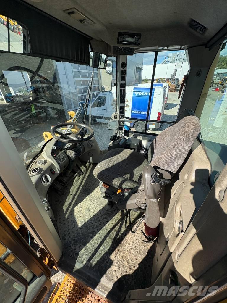 Volvo L110F Gumikerekes homlokrakodók