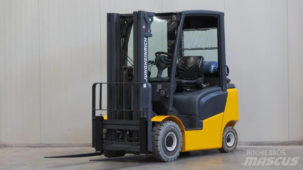Jungheinrich TFG 320 Gázüzemű targoncák