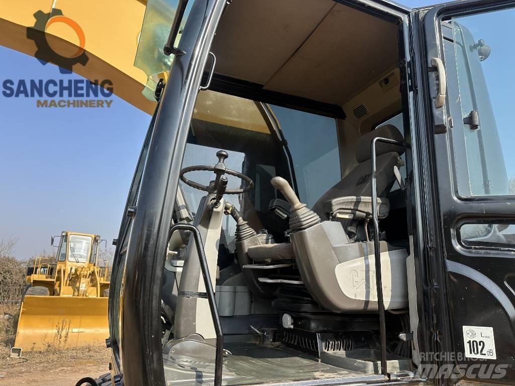 CAT M320D Gumikerekes kotrók