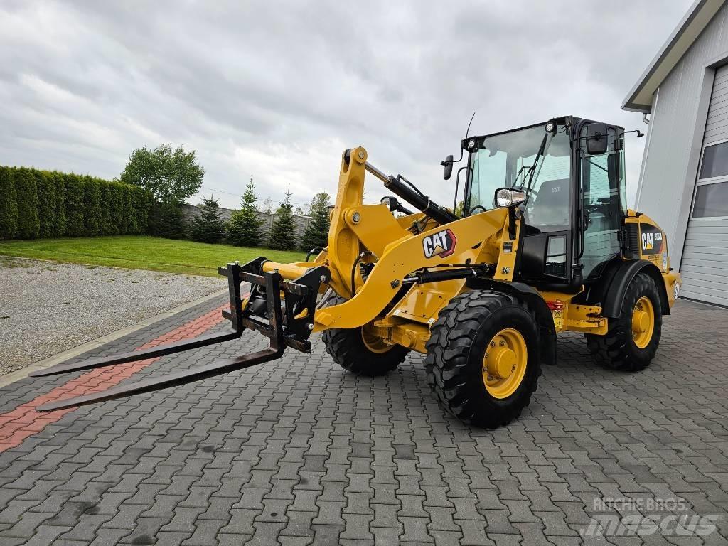 CAT 906 M Gumikerekes homlokrakodók