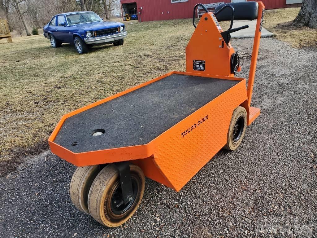 Taylor-Dunn SC100 Vontatótargonca