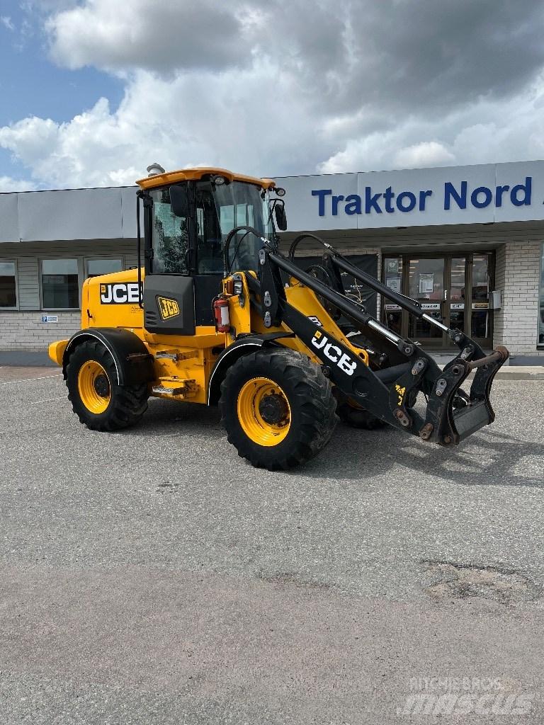 JCB 411 HT 6400 Tim Gumikerekes homlokrakodók
