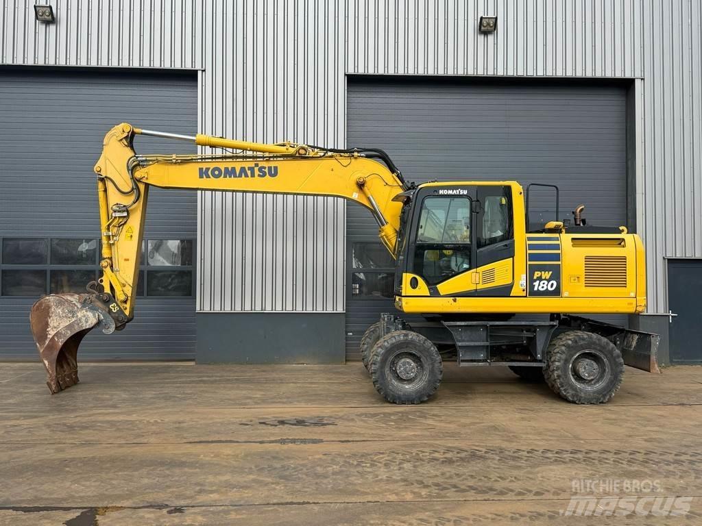 Komatsu PW180-11 Gumikerekes kotrók
