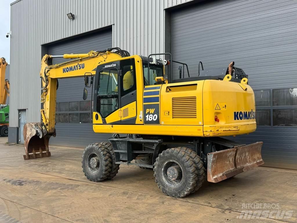 Komatsu PW180-11 Gumikerekes kotrók