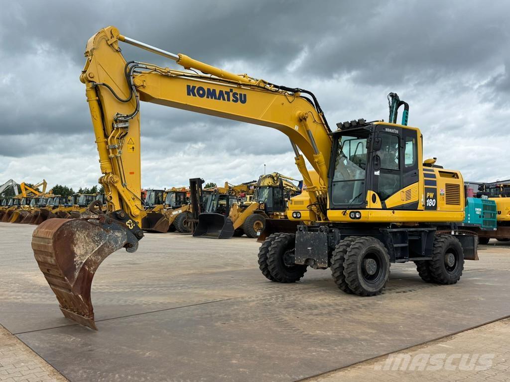 Komatsu PW180-11 Gumikerekes kotrók