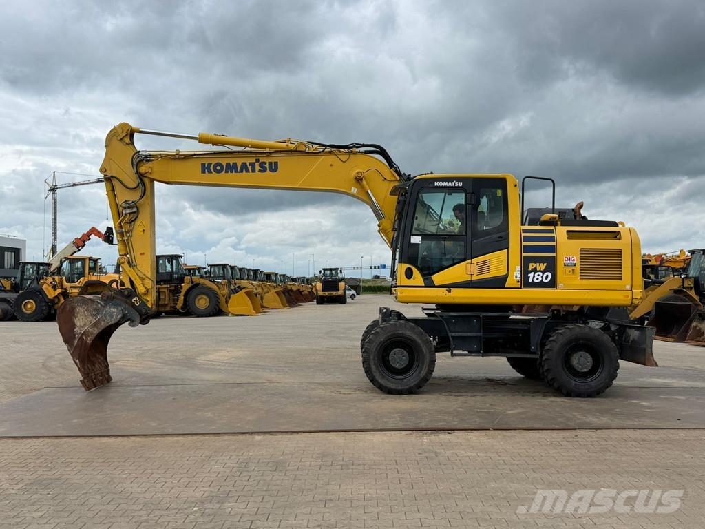 Komatsu PW180-11 Gumikerekes kotrók