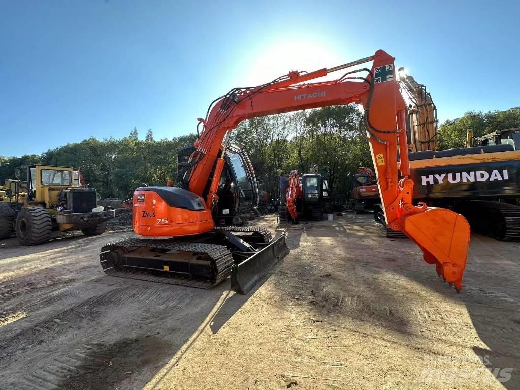 Hitachi ZX 75 Lánctalpas kotrók