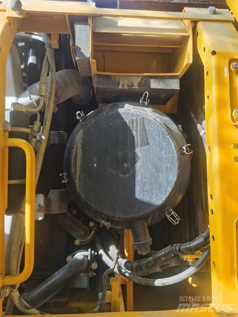 Komatsu PC 460-8 Lánctalpas kotrók