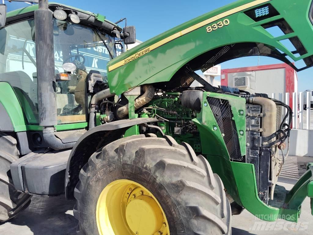 John Deere 8330 Traktorok