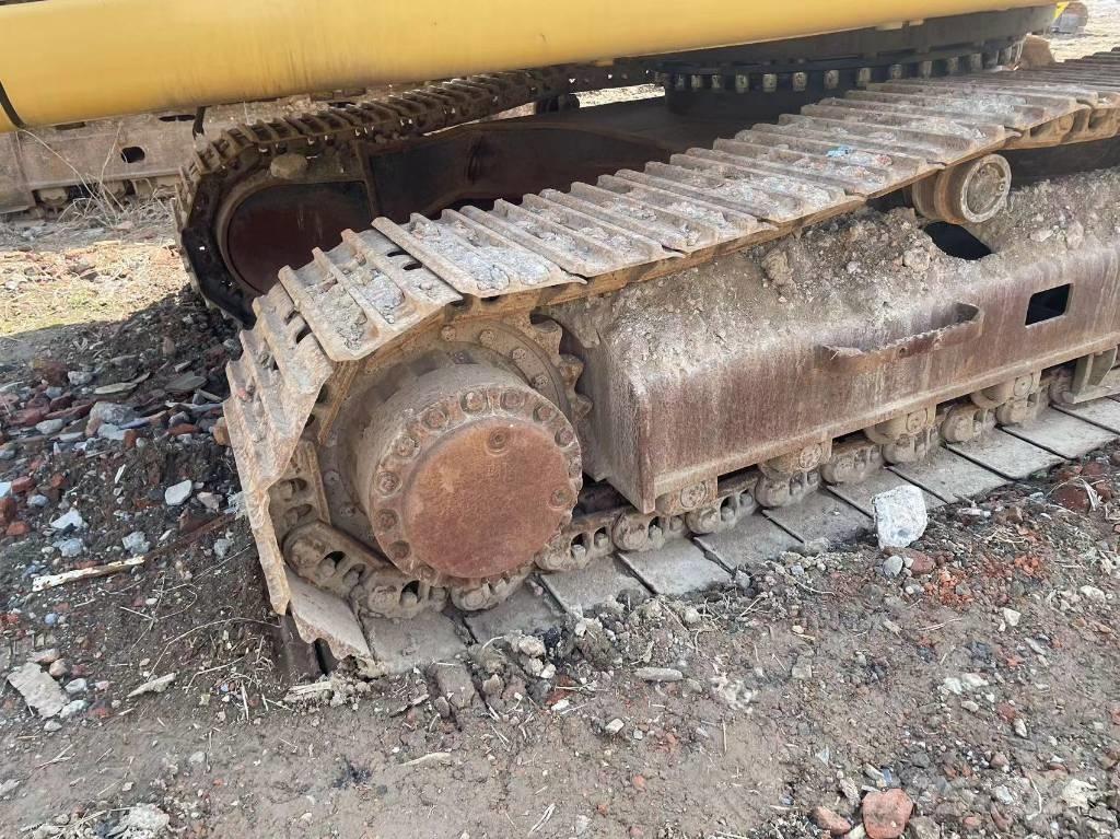 CAT 329d Hosszú gém kotrók
