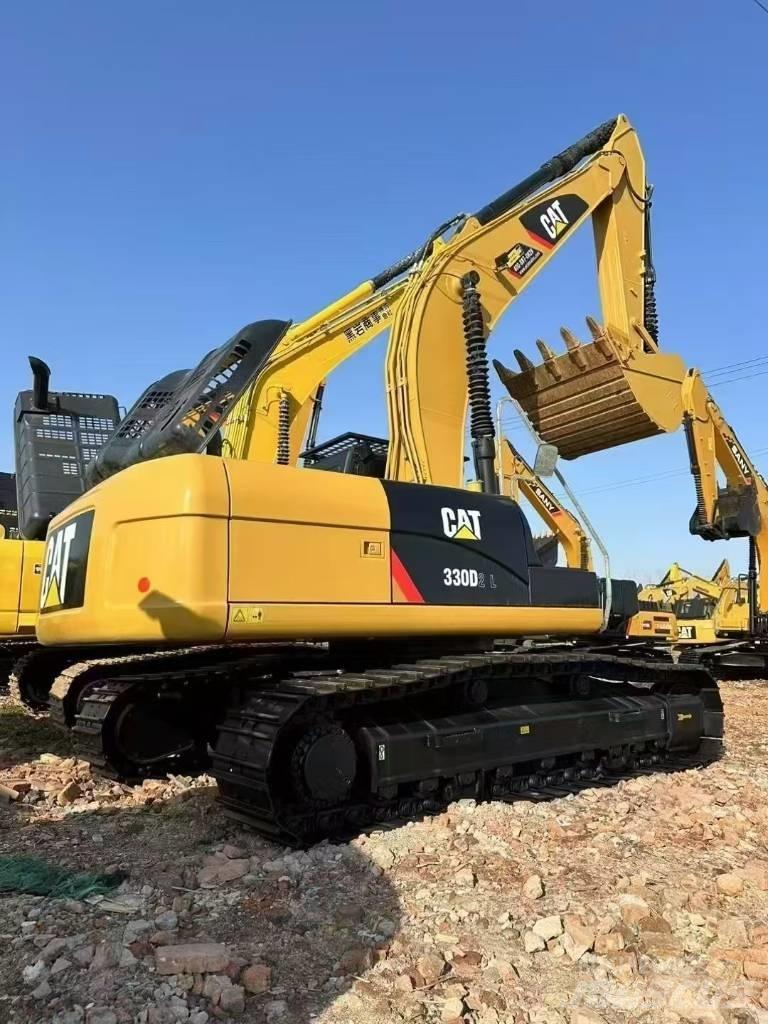 CAT 330 D2 L Lánctalpas kotrók