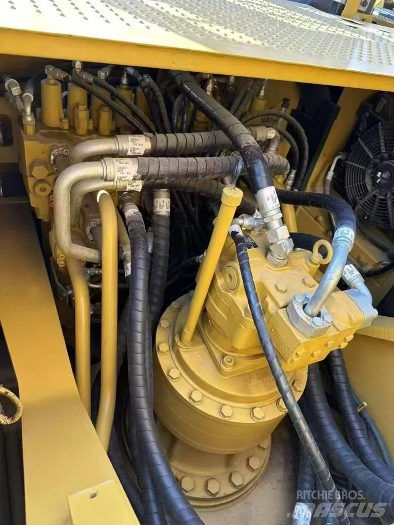 CAT 330 D2 L Lánctalpas kotrók