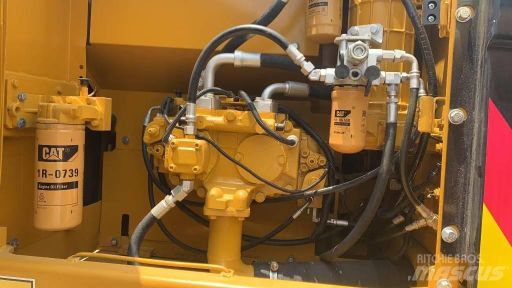 CAT 323 D L Lánctalpas kotrók