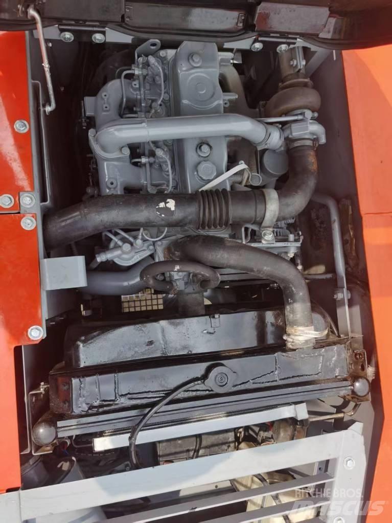 Hitachi EX 120 Lánctalpas kotrók