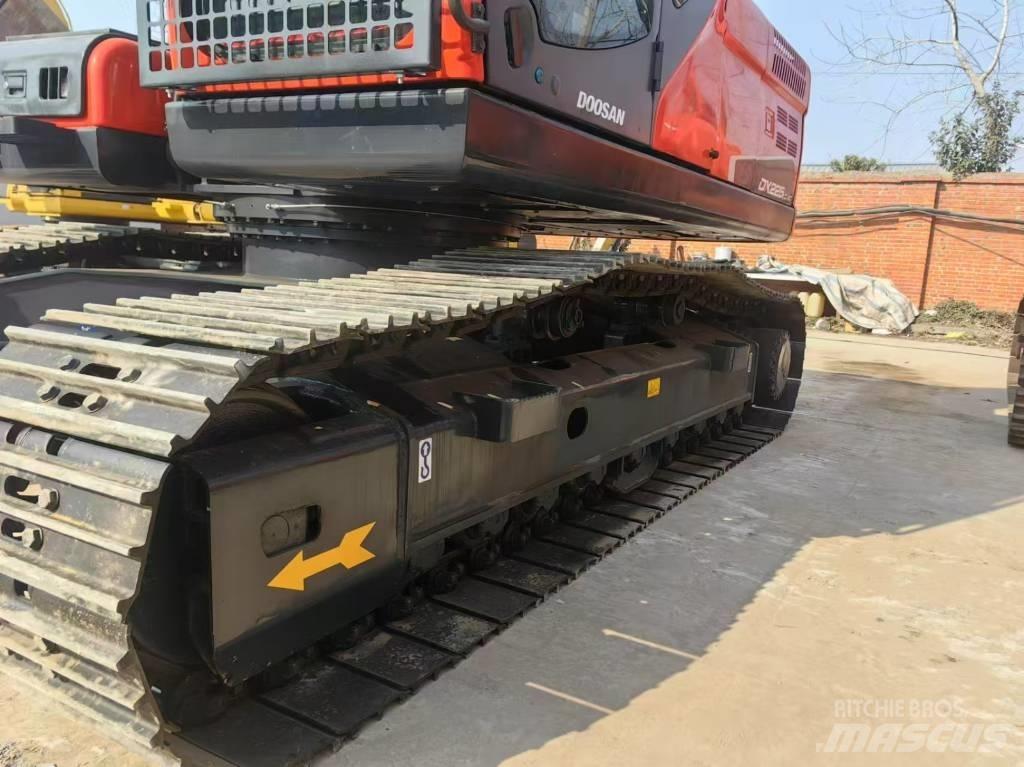 Doosan DX225LC-9C Lánctalpas kotrók