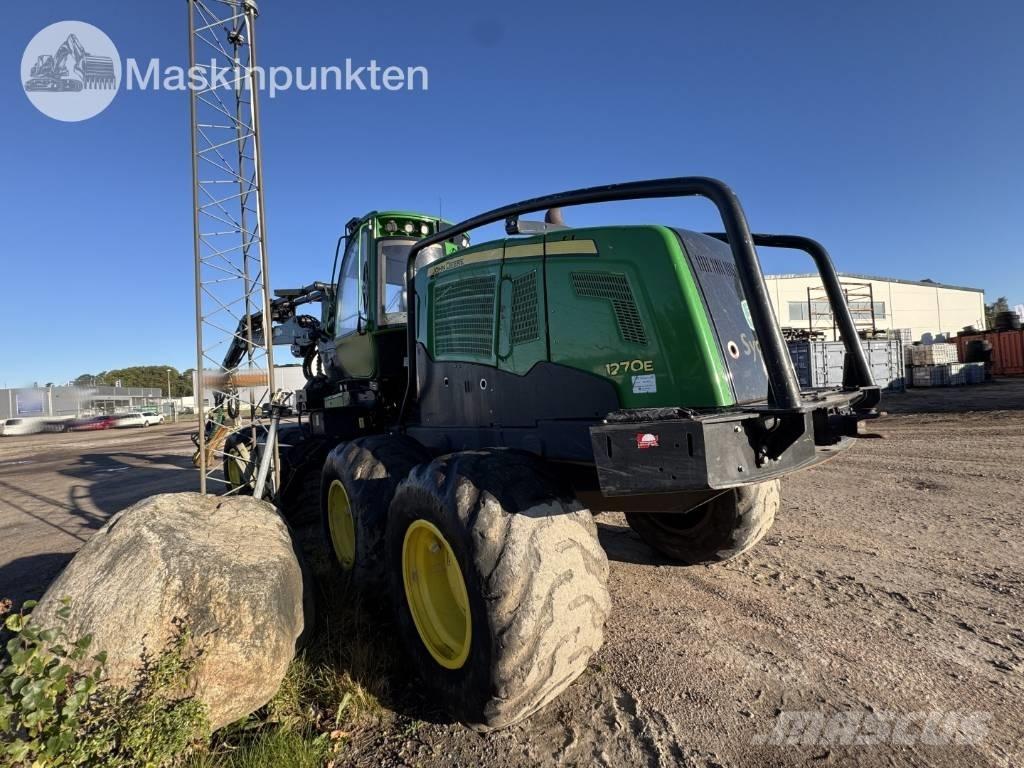 John Deere 1270 E Betakarítók
