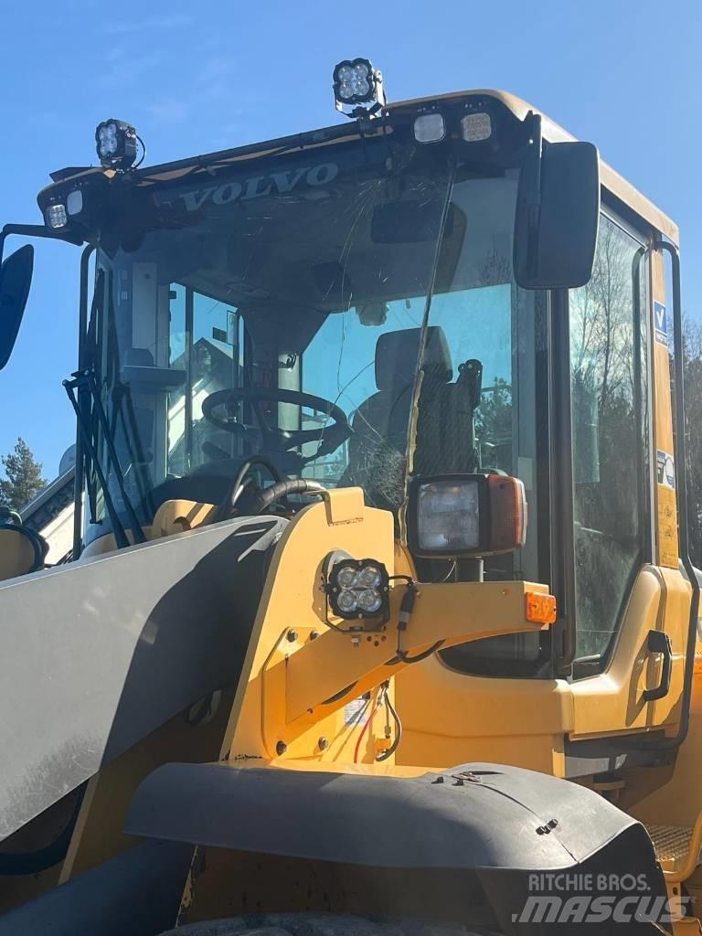 Volvo L 110 F Gumikerekes homlokrakodók
