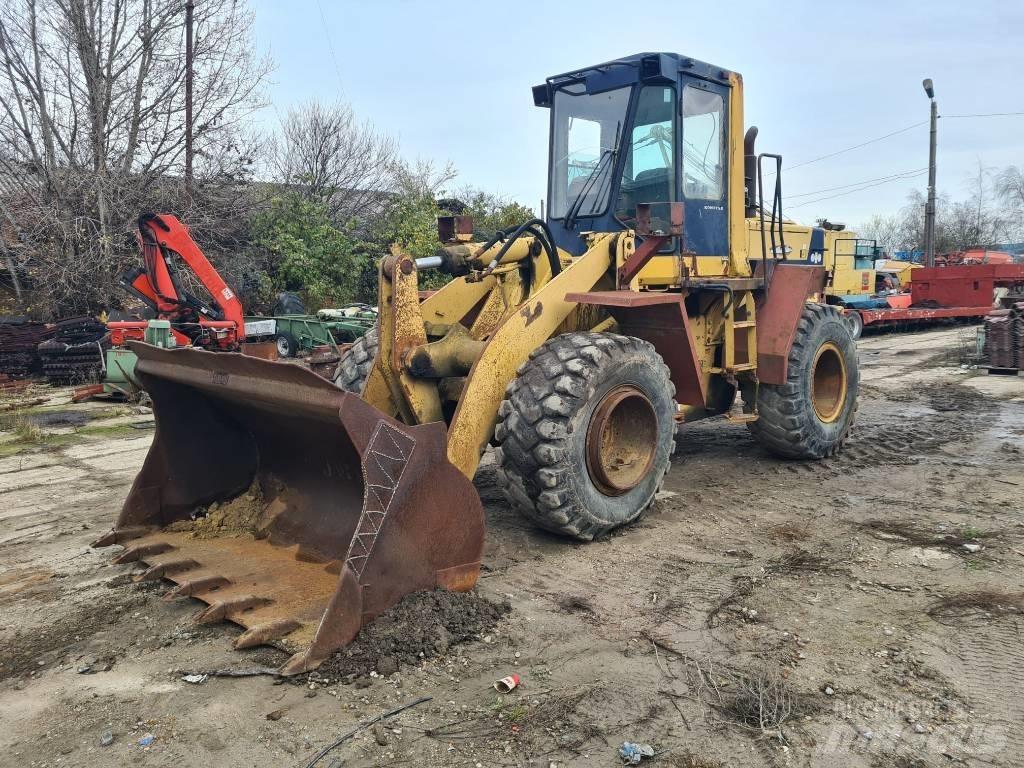 Komatsu WA 250 Gumikerekes homlokrakodók