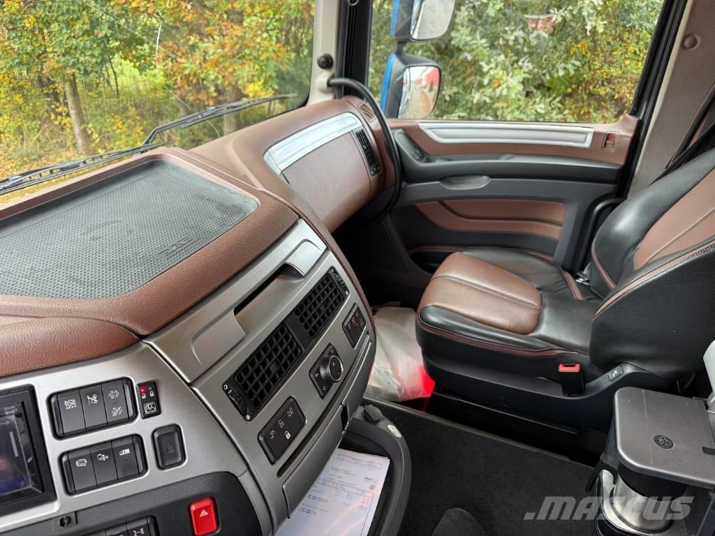 DAF XF 530 6x4 erdészeti gépszállító teherautók