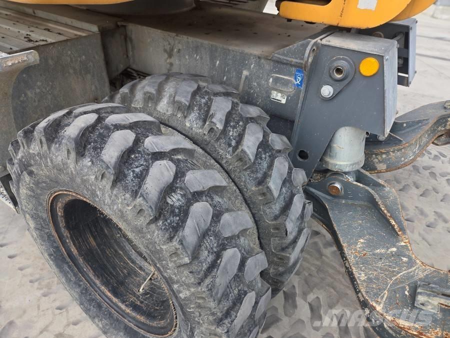 Liebherr 912 COMPACT Gumikerekes kotrók