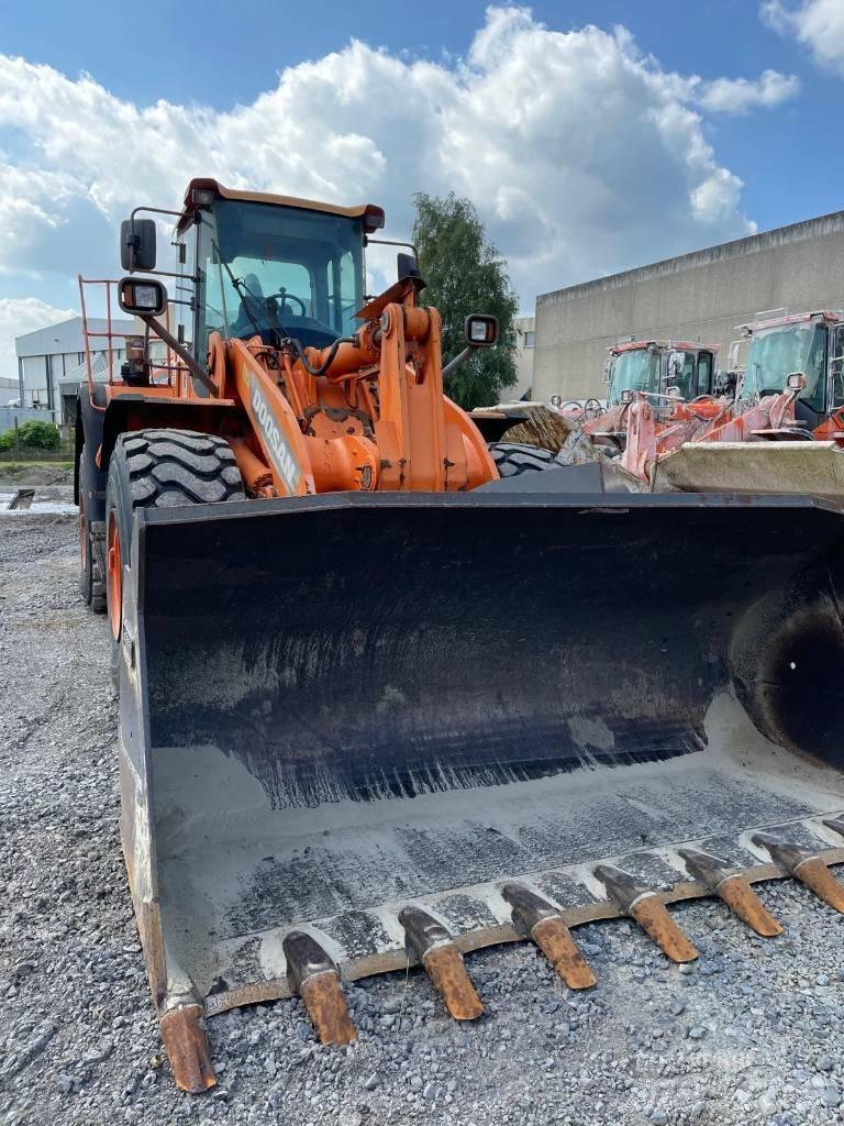 Doosan DL 420 Gumikerekes homlokrakodók