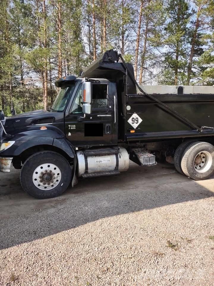 International 7500 Billenő teherautók