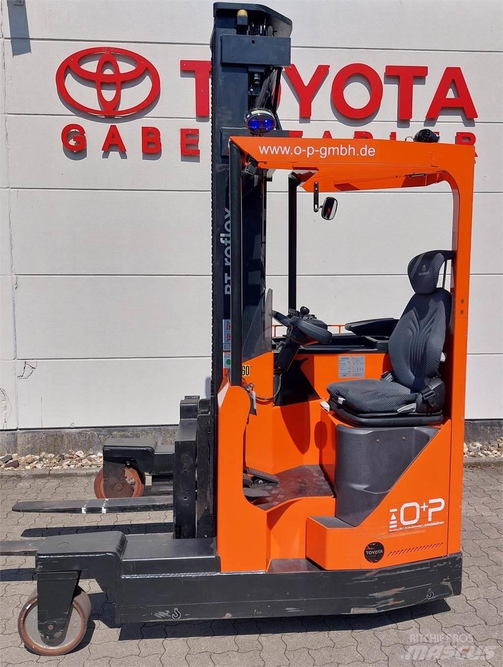 Toyota FRE270 Tolóoszlopos négyutas targonca