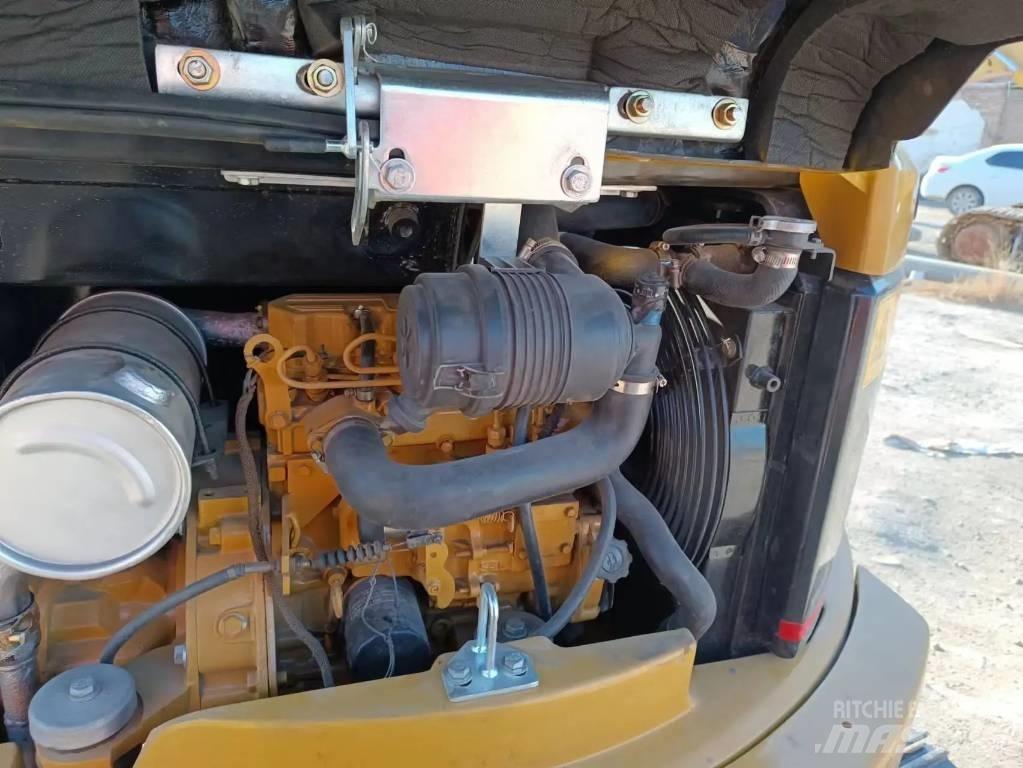 CAT 303 CR Mini kotrók < 7t