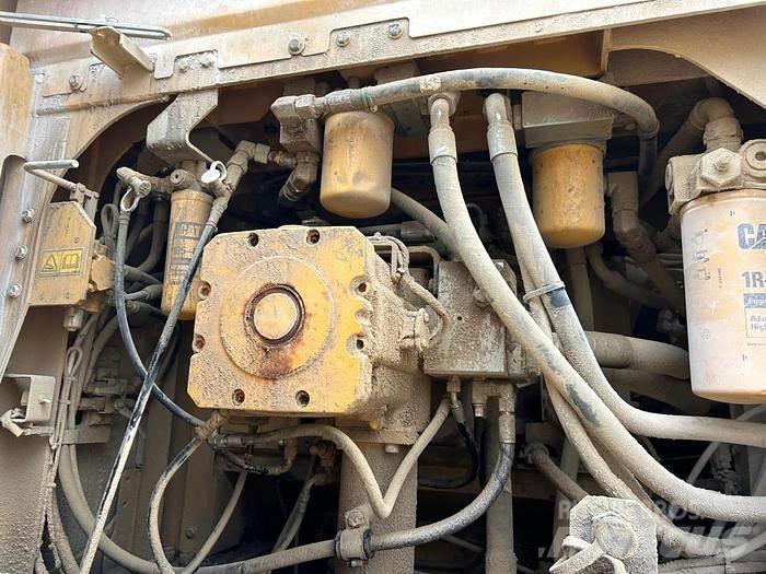 CAT 374 LME Speciális kotrók