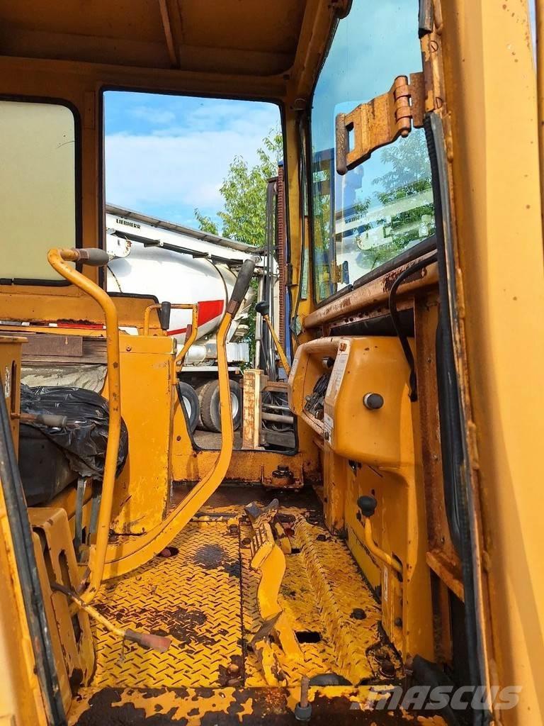 Komatsu D45-1 lánctalpas dózerek