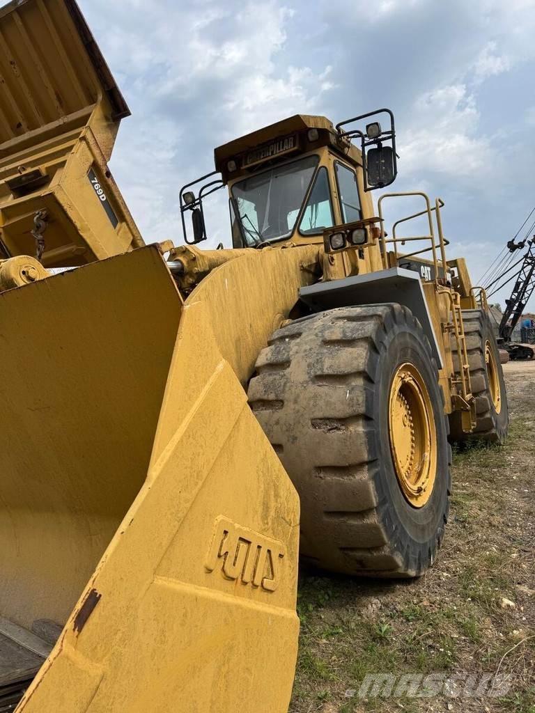 CAT 988F Gumikerekes homlokrakodók