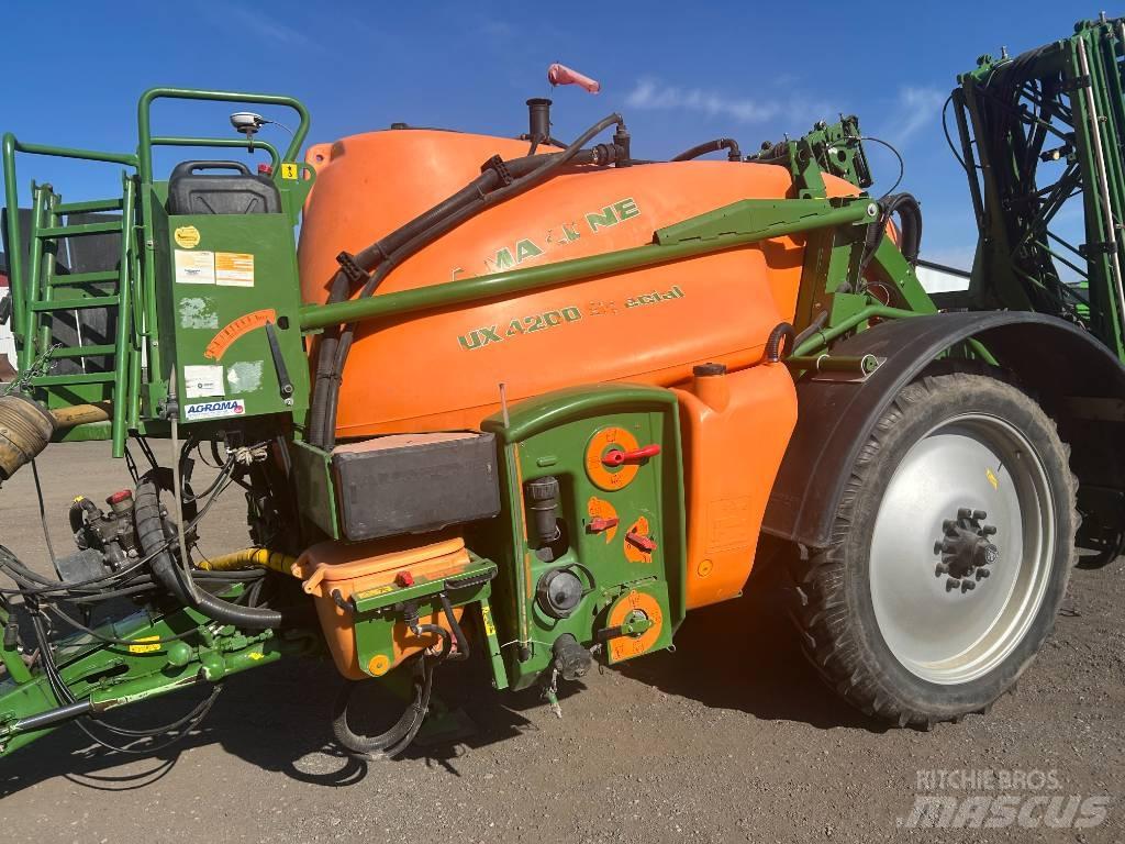 Amazone UX 4200 Vontatott trágyaszórók