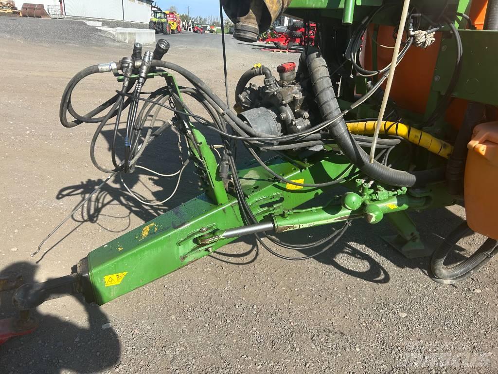 Amazone UX 4200 Vontatott trágyaszórók