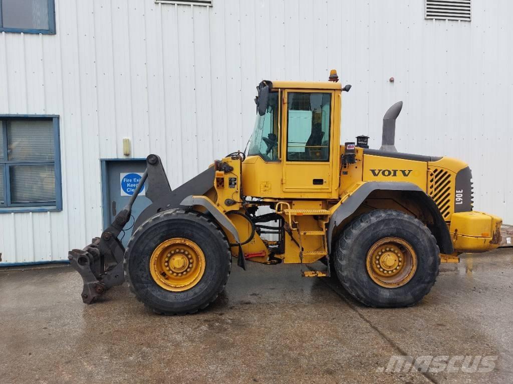 Volvo L90E Gumikerekes homlokrakodók