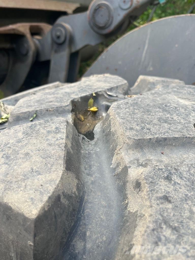 Volvo 110H Gumikerekes homlokrakodók