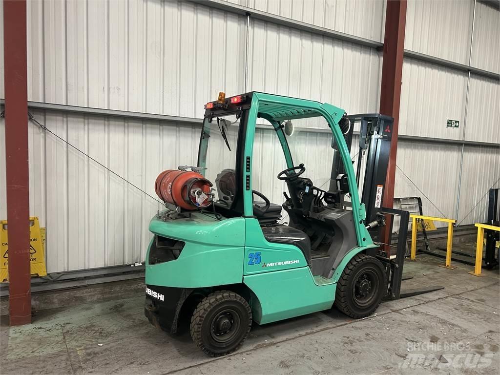 Mitsubishi FG25N Gázüzemű targoncák