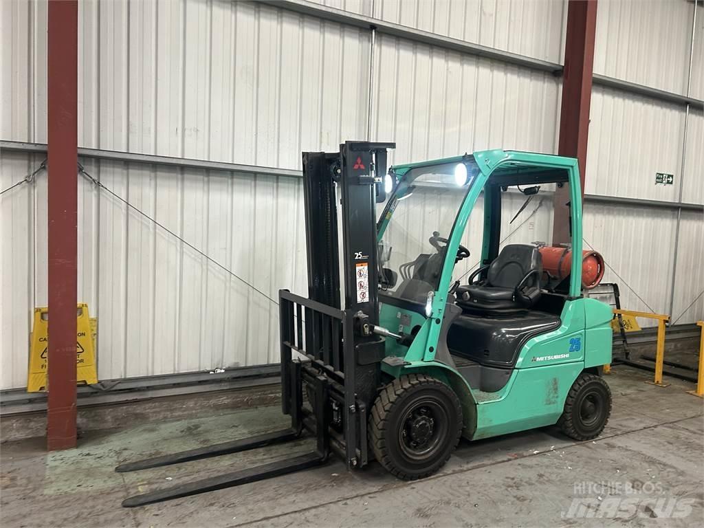 Mitsubishi FG25N Gázüzemű targoncák