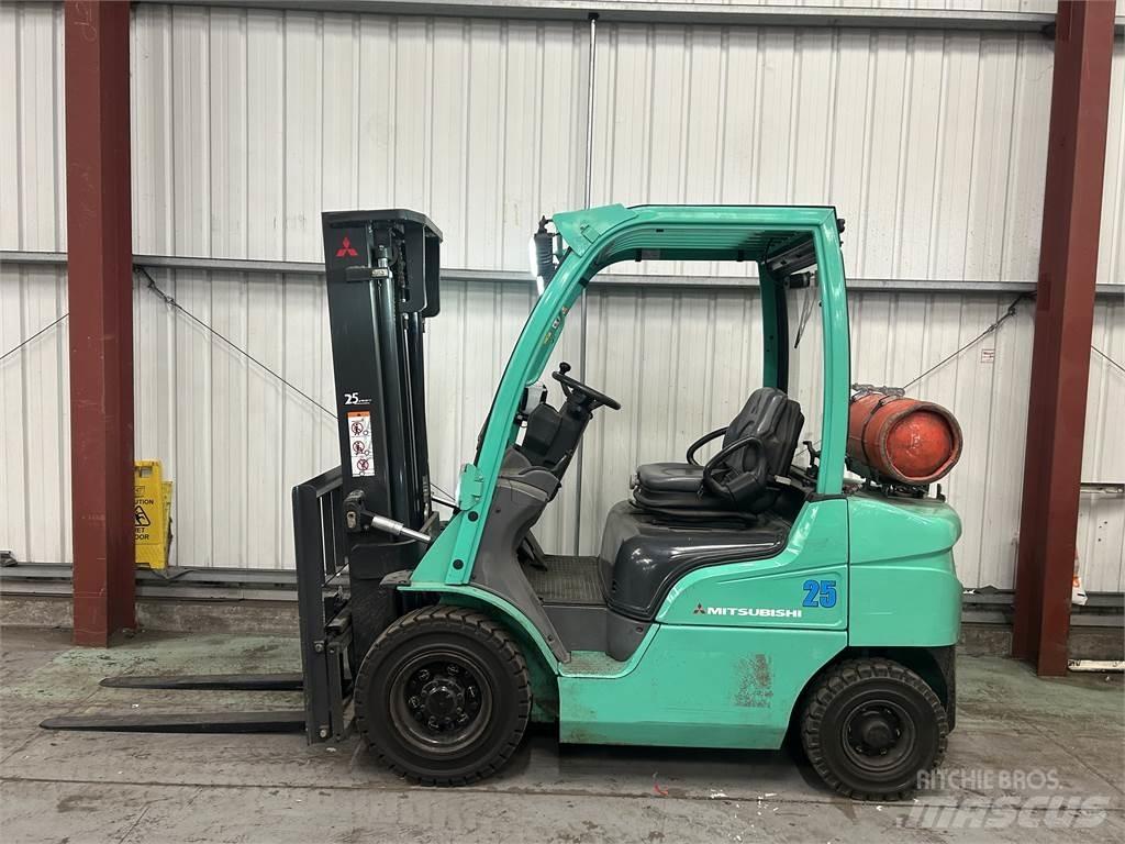 Mitsubishi FG25N Gázüzemű targoncák