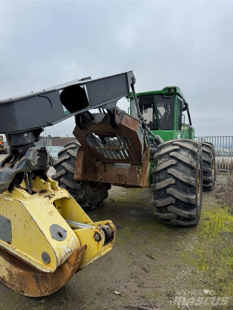 John Deere 748 Vonszolók