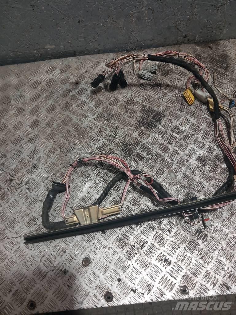 MAN TGA  81626806122 Vezetőfülke és belső tartozékok
